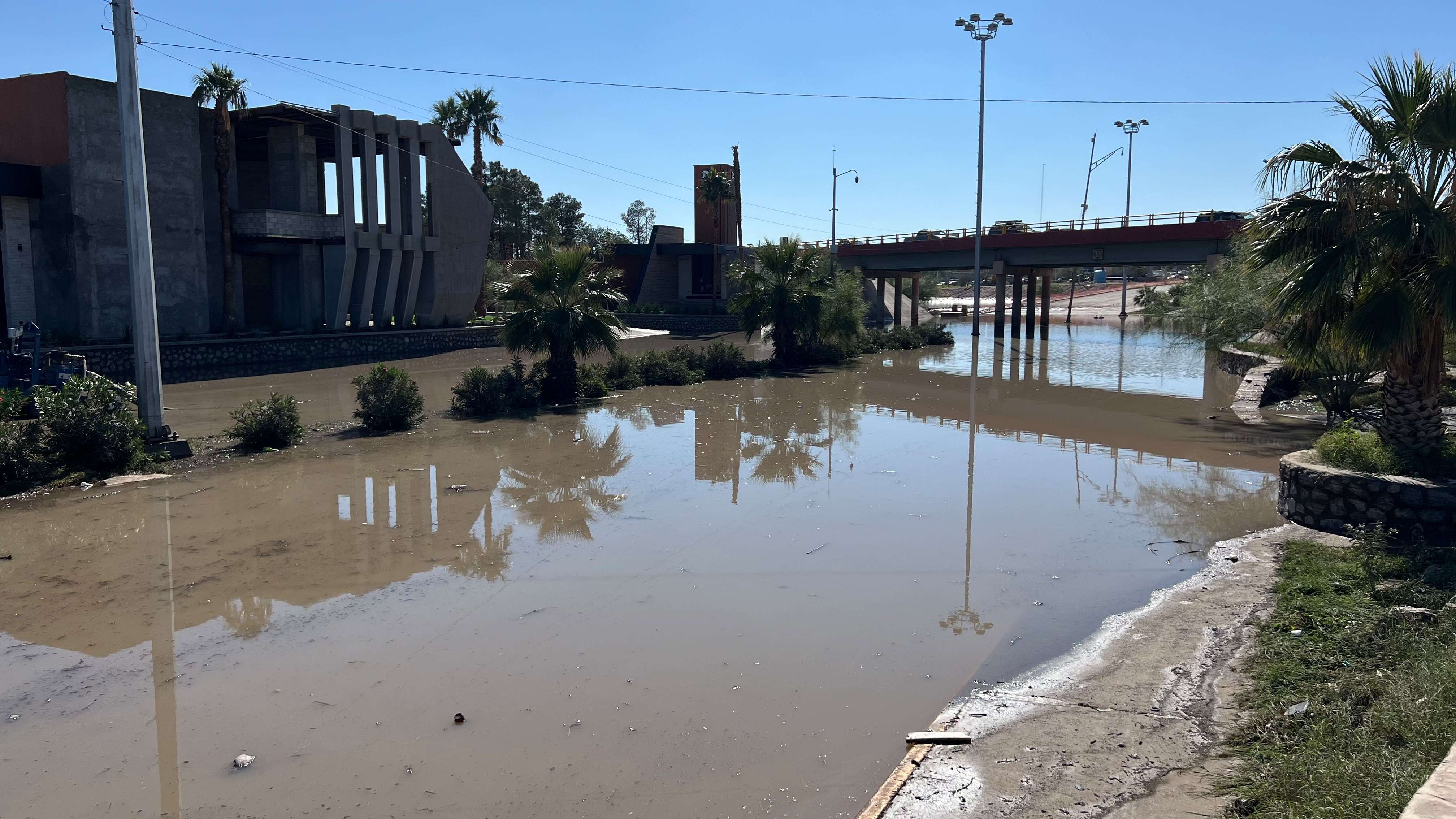 Piden vecinos de Paseo de la Victoria y Las Torres ayuda por.inundación