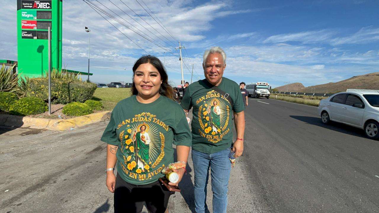 Caminan miles de fieles a San Judas Tadeo