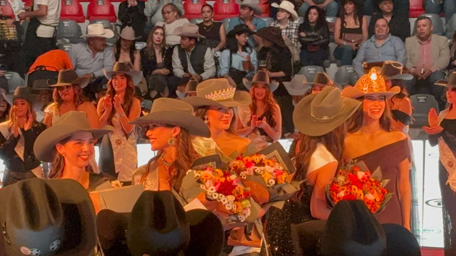 Coronan a Paulina Miramontes Reina de Expogan