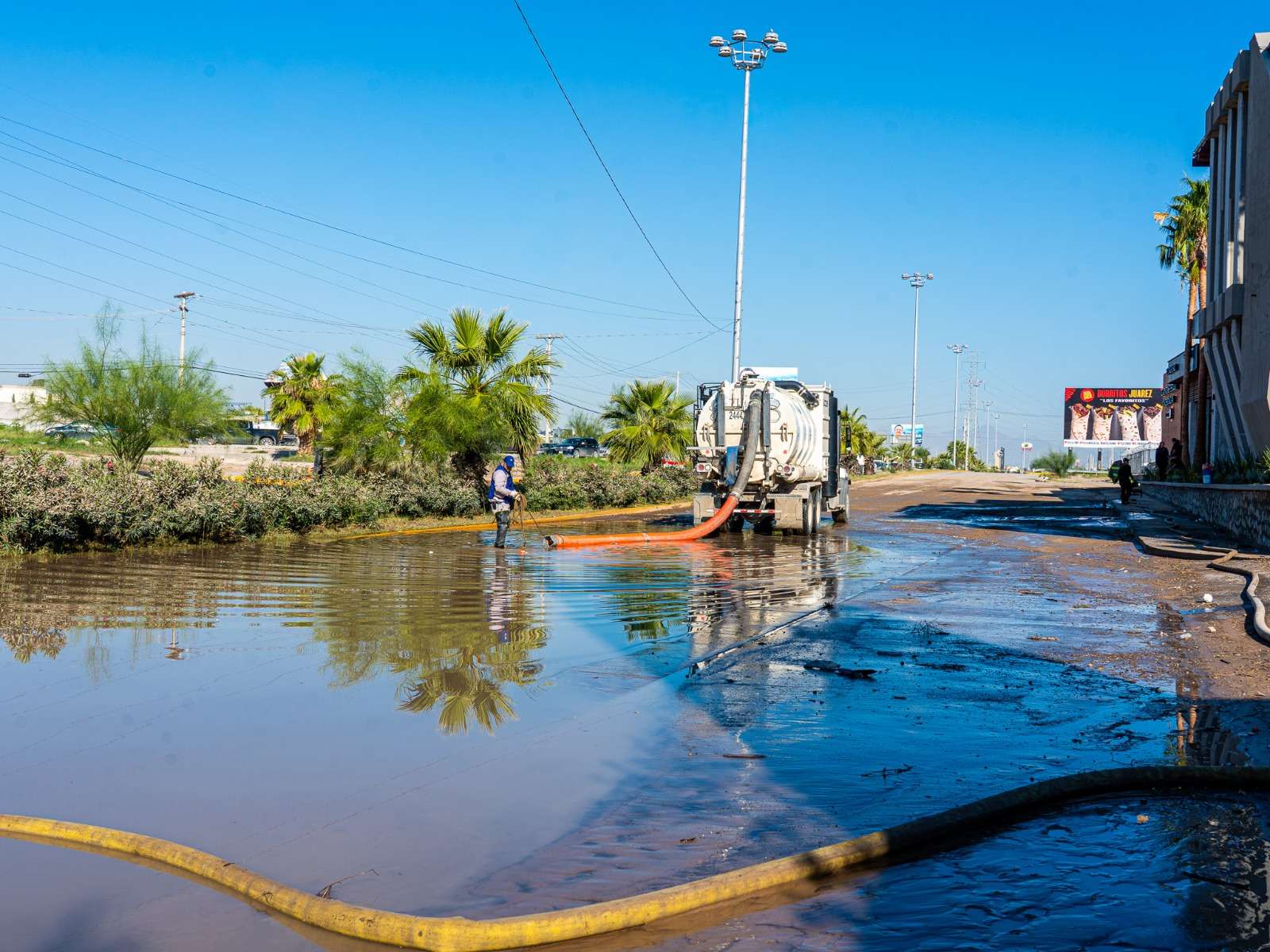 Ha retirado JMAS 2 millones de litros de agua del Puente Centauro en Las Torres