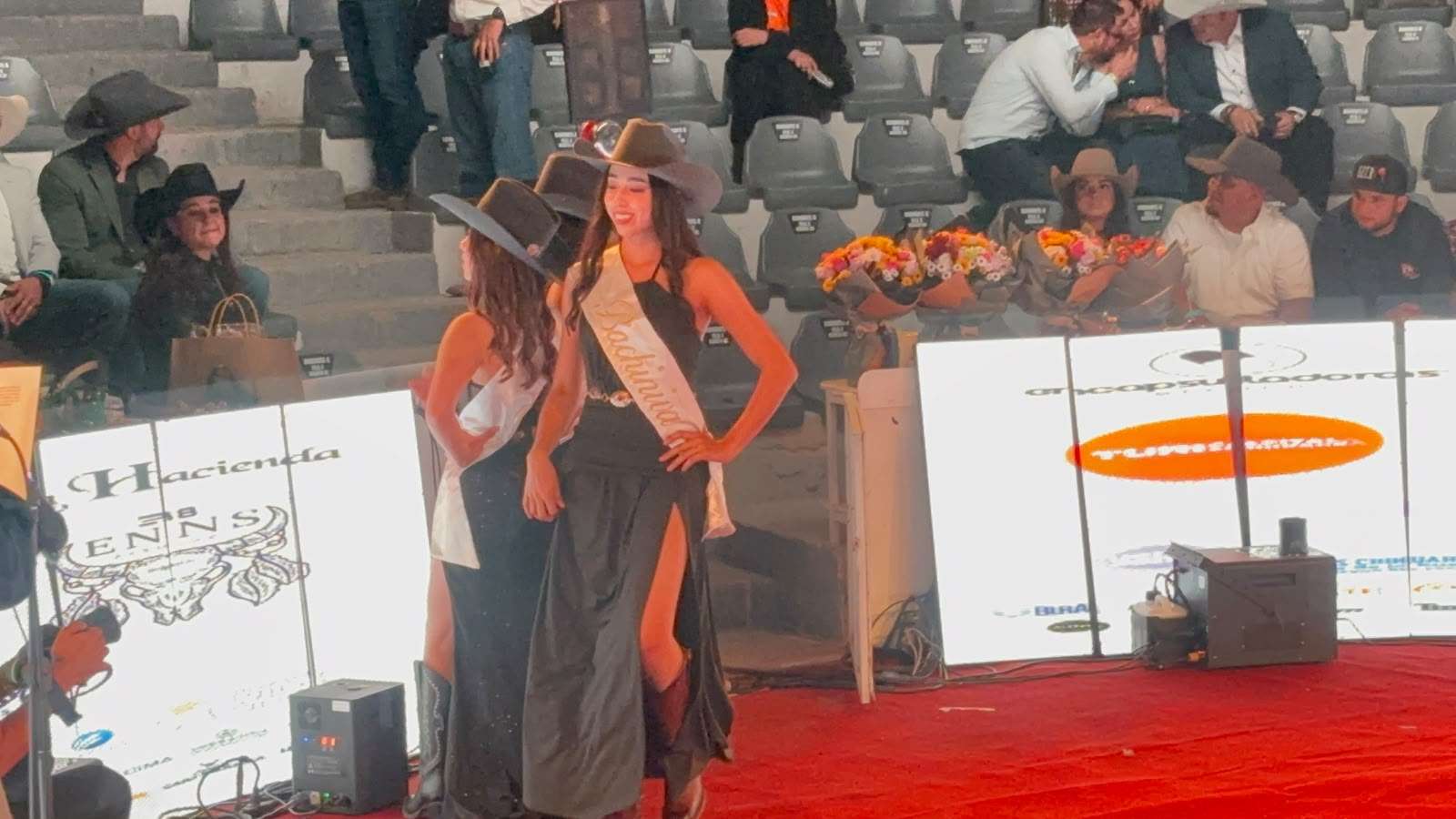 Inicia ceremonia de coronación de Reina de Expogan