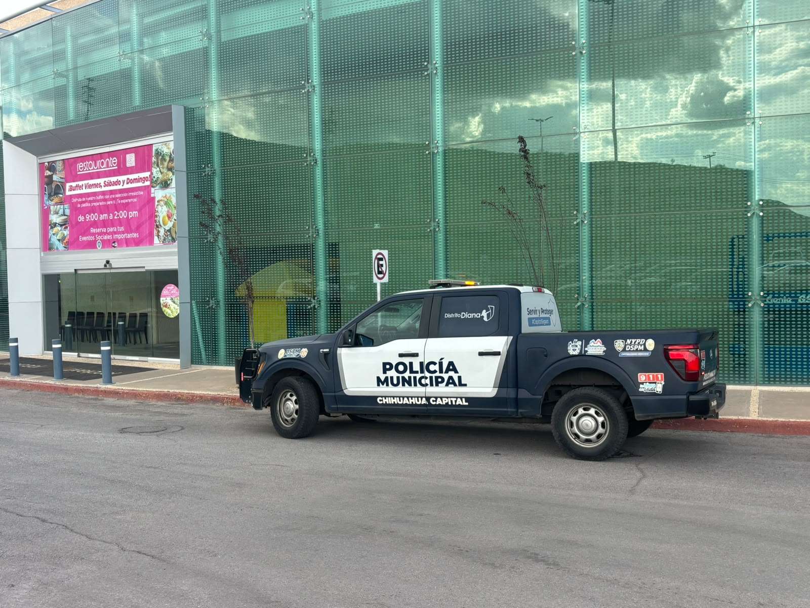 Liberan a menor atorado en juego en Fashion Mall