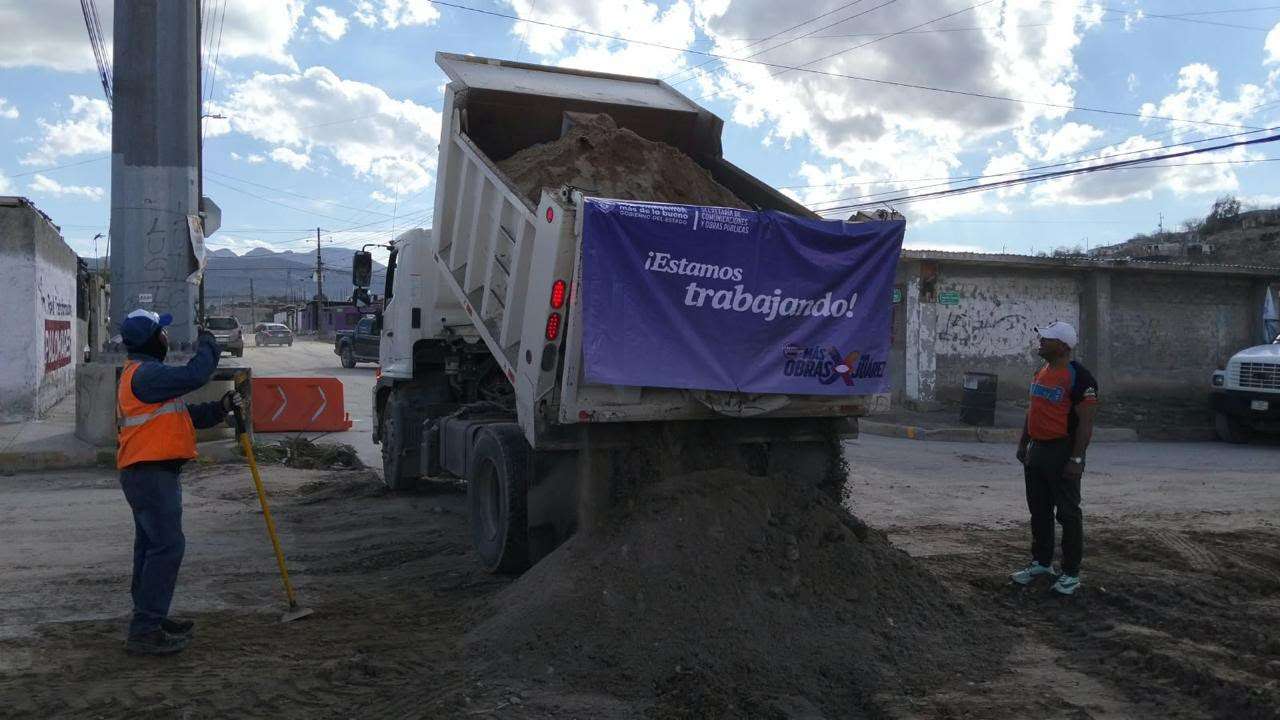 Reparan calles afectadas por lluvias en Juárez