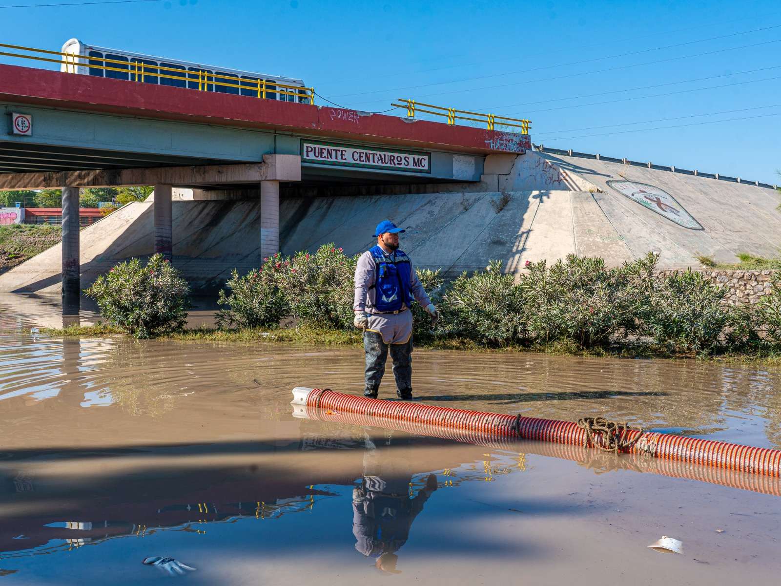 Ha retirado JMAS 2 millones de litros de agua del Puente Centauro en Las Torres