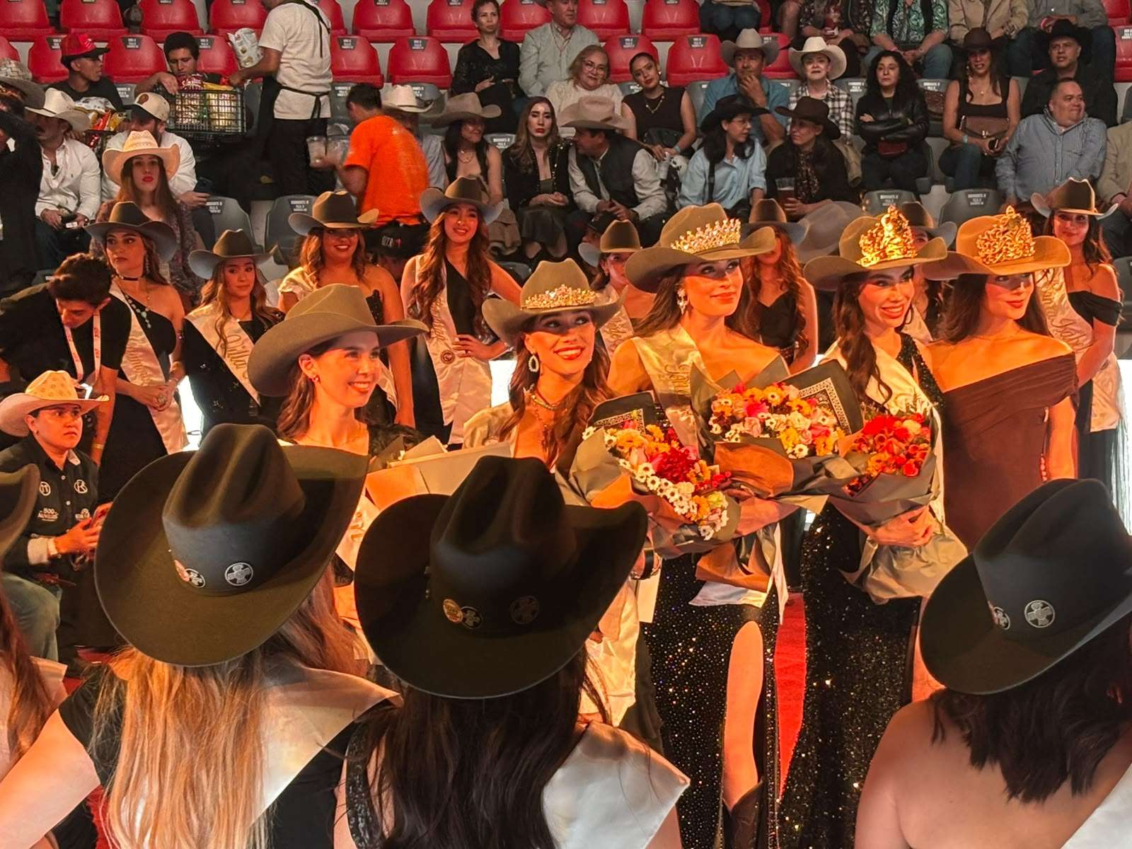 Coronan a Paulina Miramontes Reina de Expogan