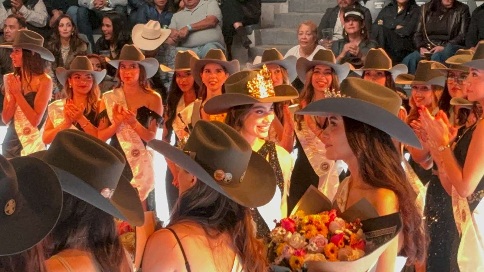 Coronan a Paulina Miramontes Reina de Expogan