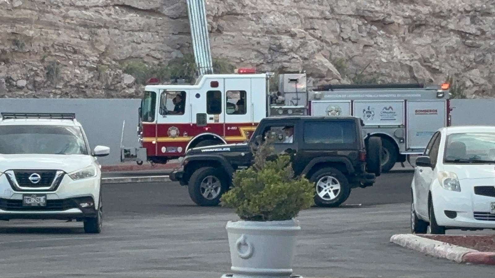 Liberan a menor atorado en juego en Fashion Mall