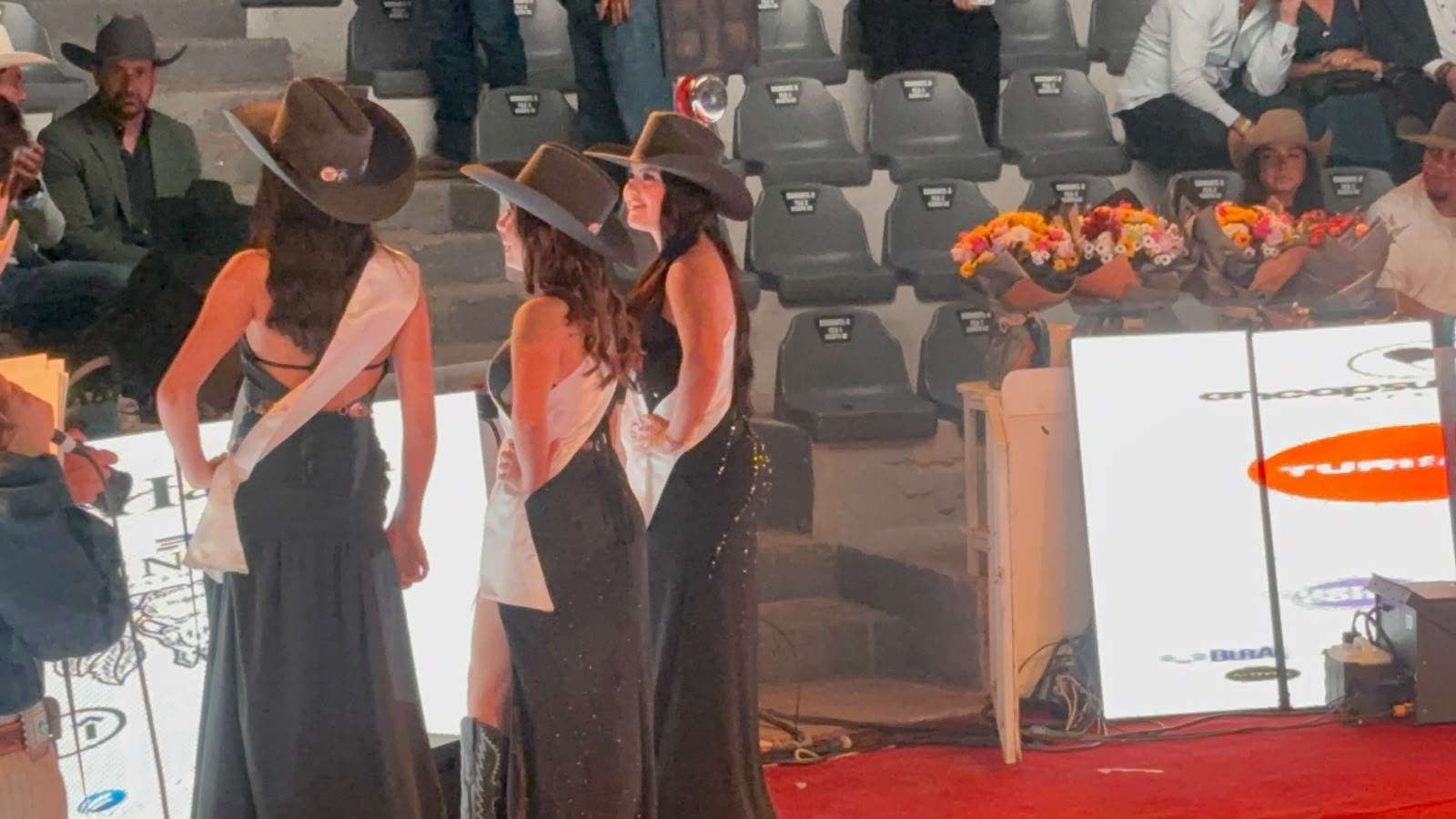 Inicia ceremonia de coronación de Reina de Expogan