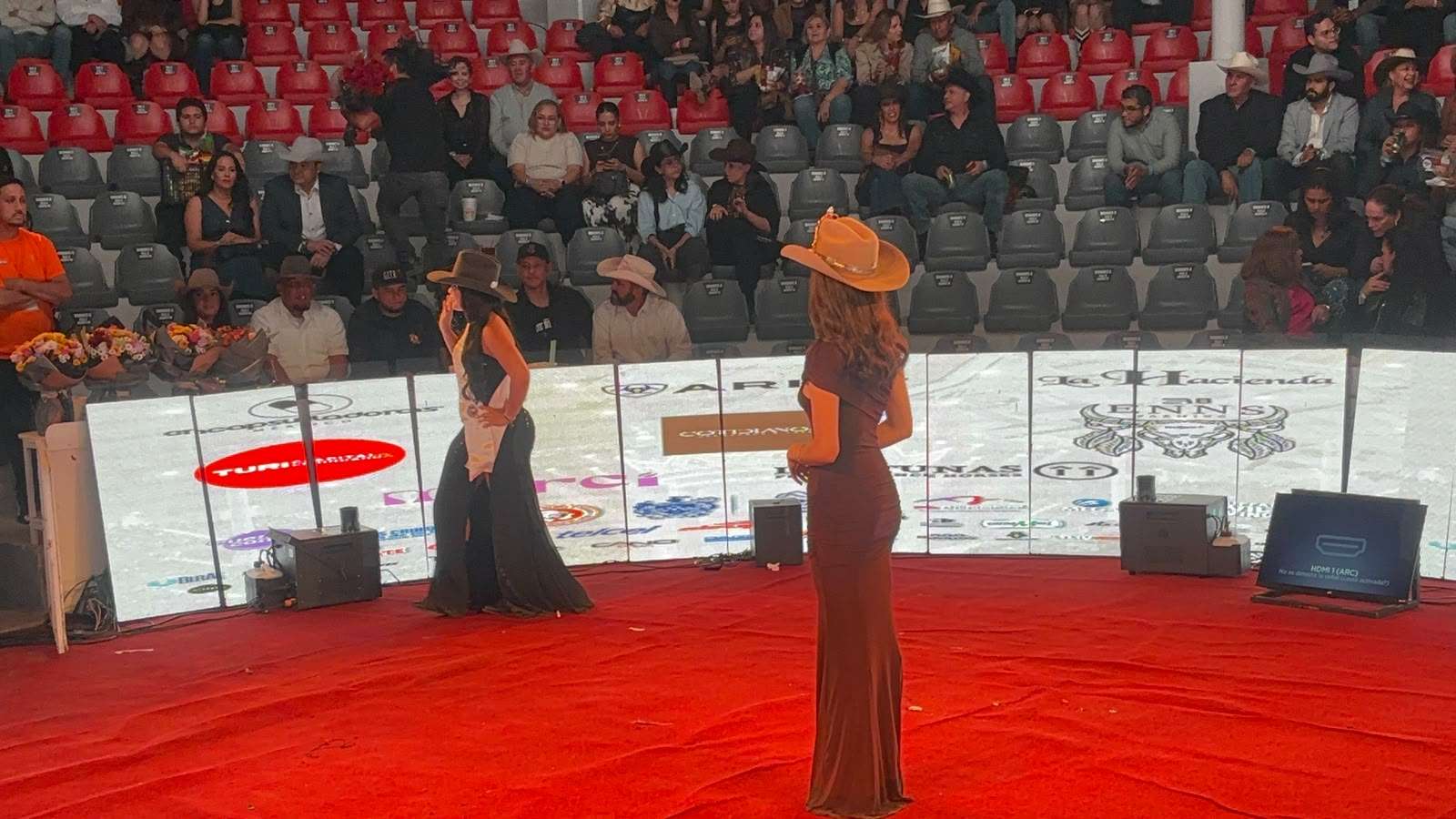 Inicia ceremonia de coronación de Reina de Expogan