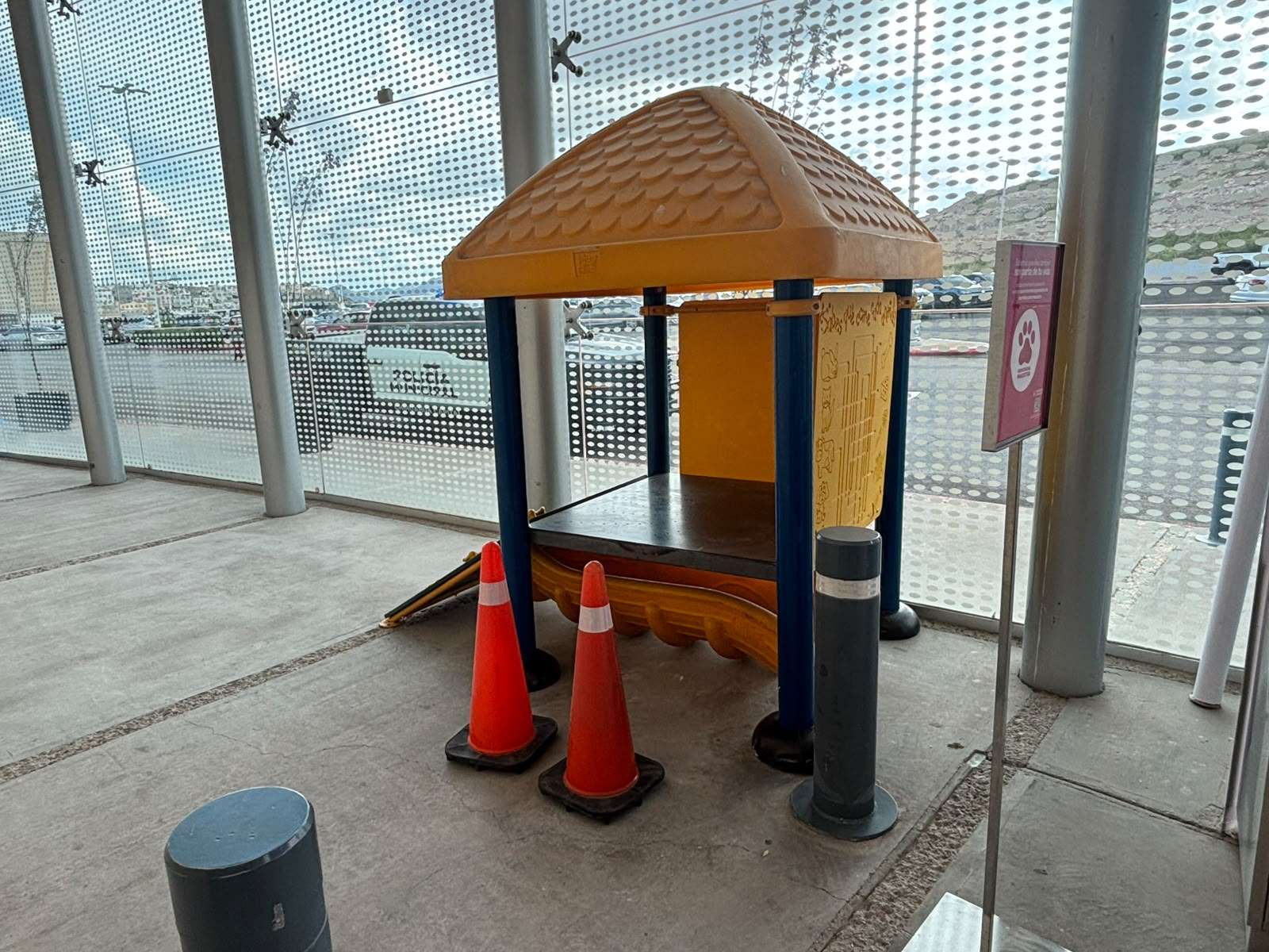 Liberan a menor atorado en juego en Fashion Mall