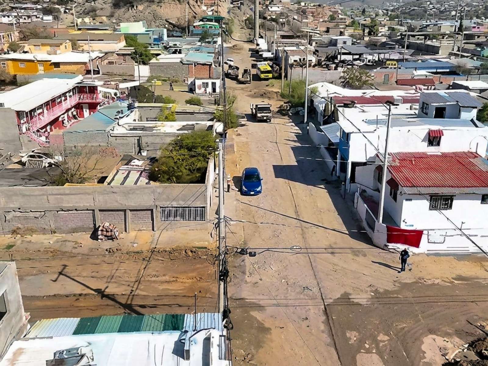 Rehabilitan calles dañadas por las lluvias en Francisco Sarabia.