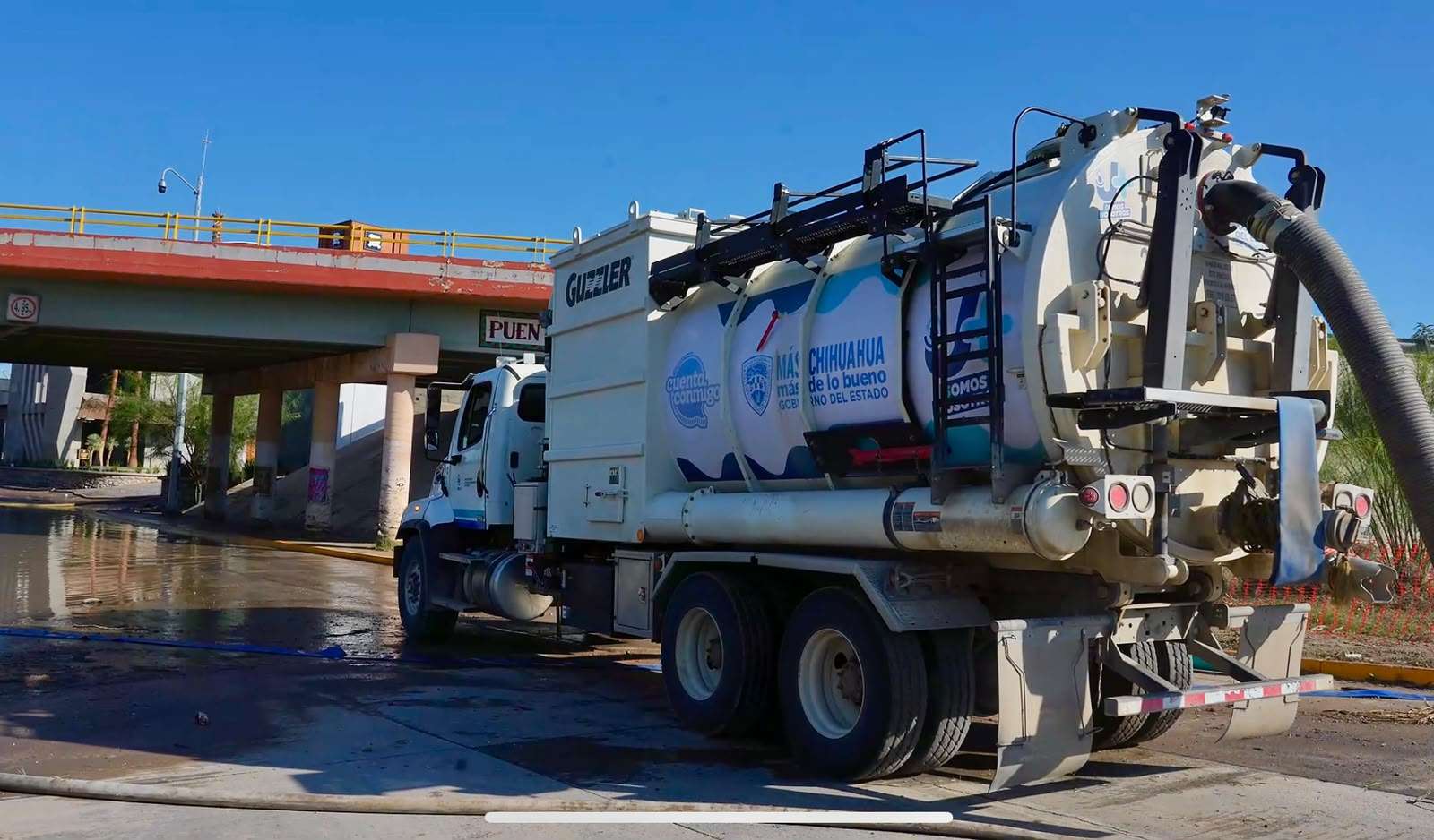 Retiran más de 5 millones de litros de agua del puente Centauro 