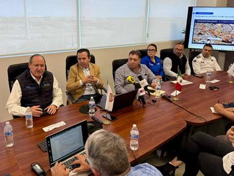 Anuncian rutas alternas por construcción