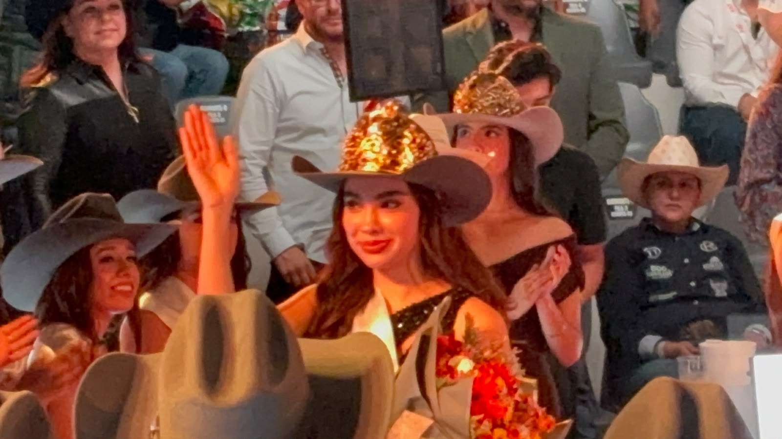 Coronan a Paulina Miramontes Reina de Expogan