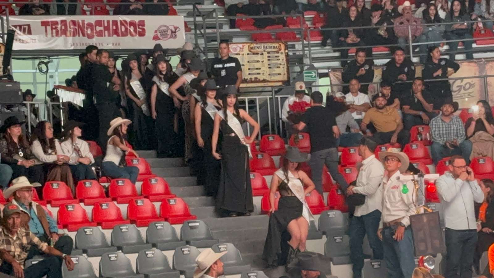 Inicia ceremonia de coronación de Reina de Expogan