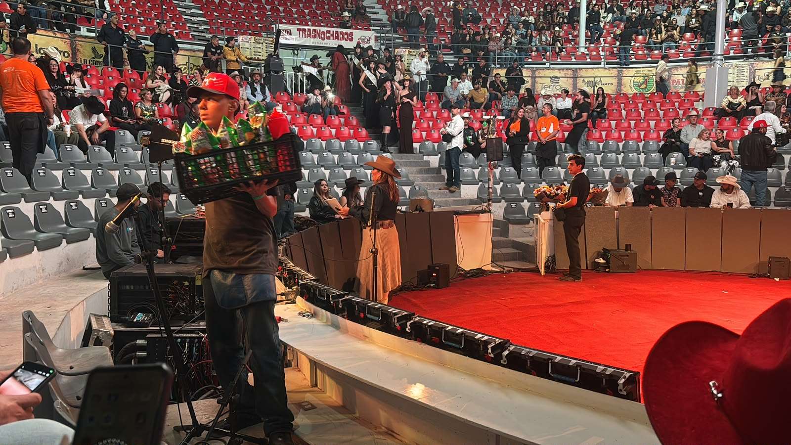 Inicia ceremonia de coronación de Reina de Expogan