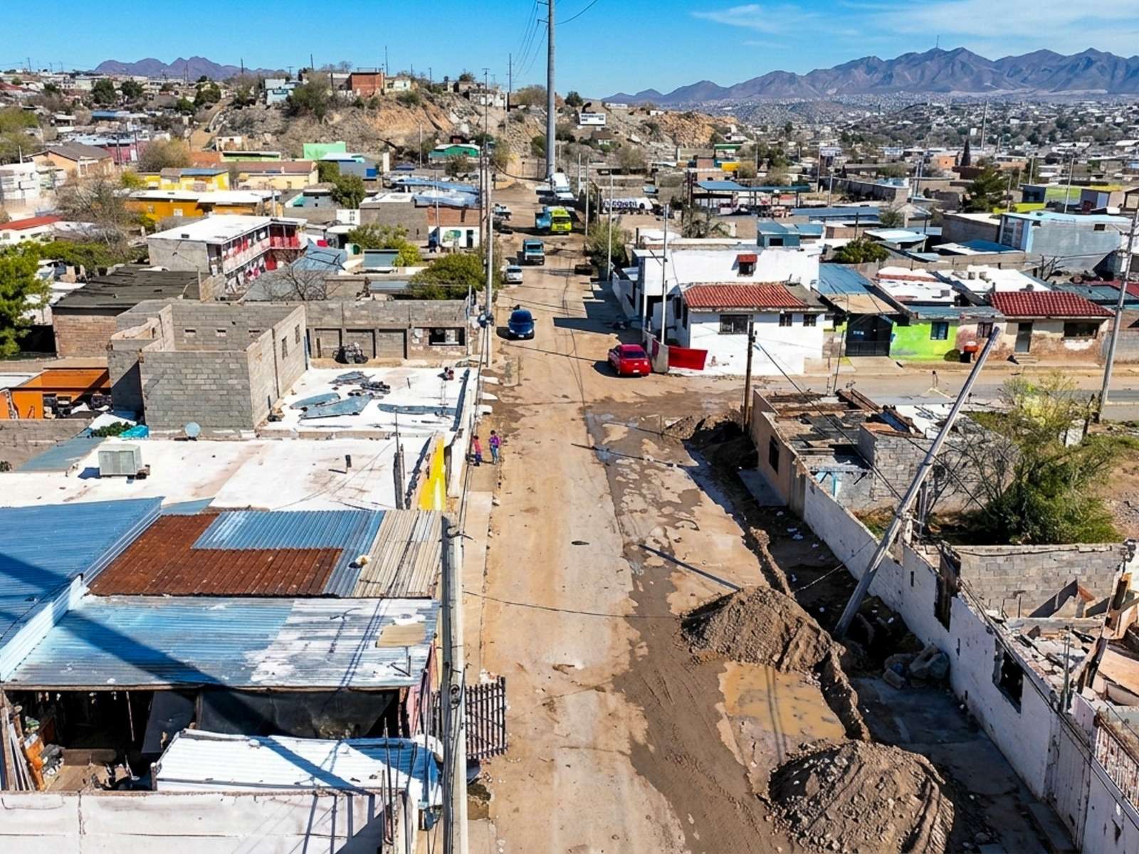 Rehabilitan calles dañadas por las lluvias en Francisco Sarabia.