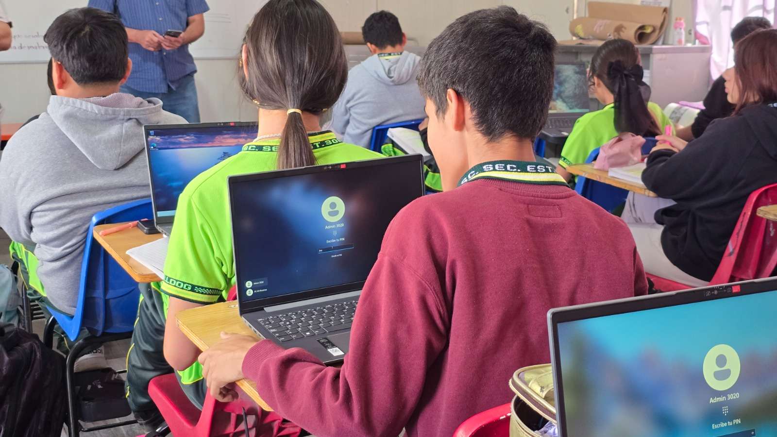 Beneficiarán a 28 escuelas con equipo escolar