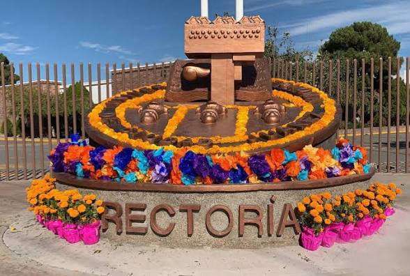 Celebra UACJ el Día de Muertos con altares en el Instituto de Arquitectura 