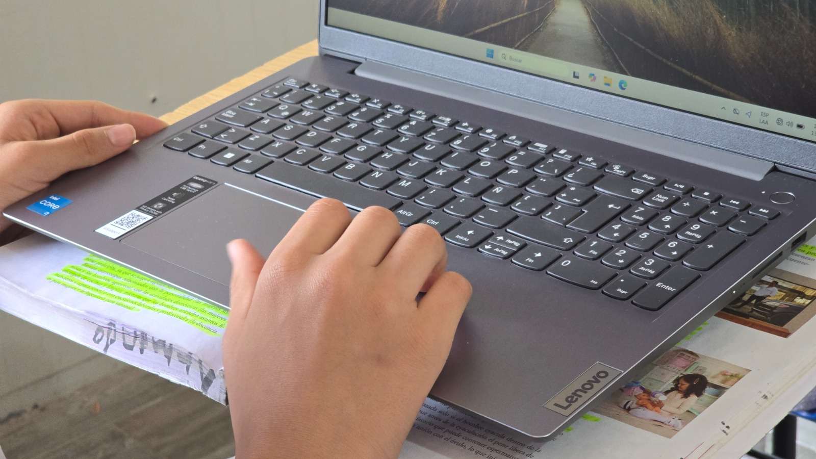 Beneficiarán a 28 escuelas con equipo escolar