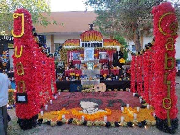 Celebra UACJ el Día de Muertos con altares en el Instituto de Arquitectura 