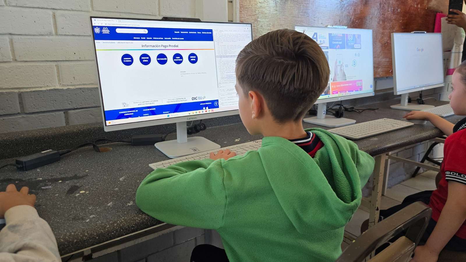 Beneficiarán a 28 escuelas con equipo escolar