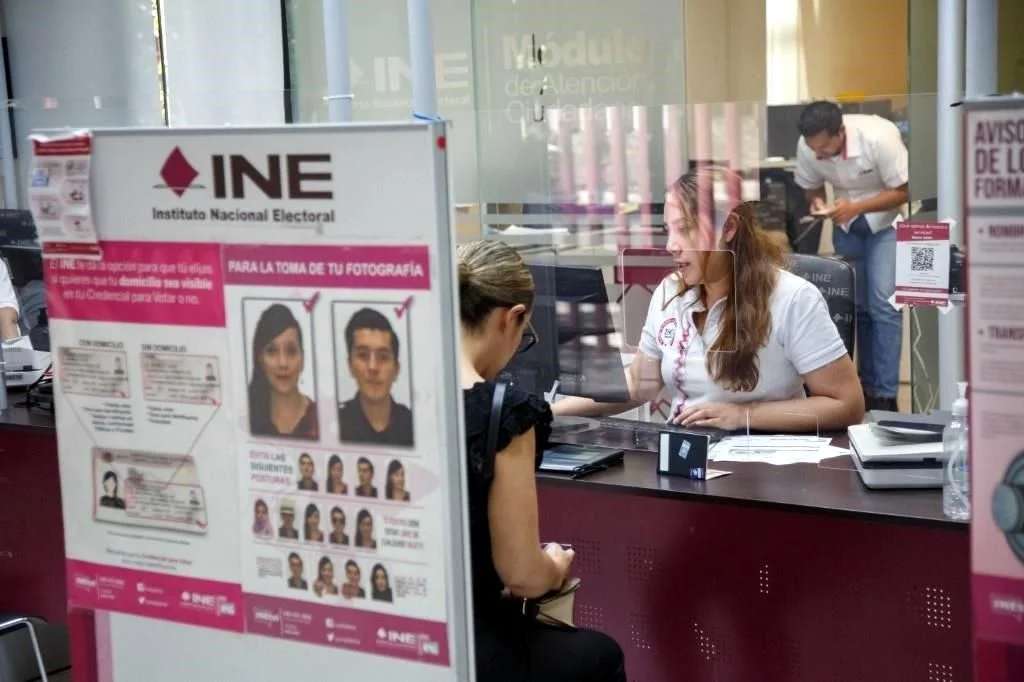 Inflan costo de contrato de credencial INE