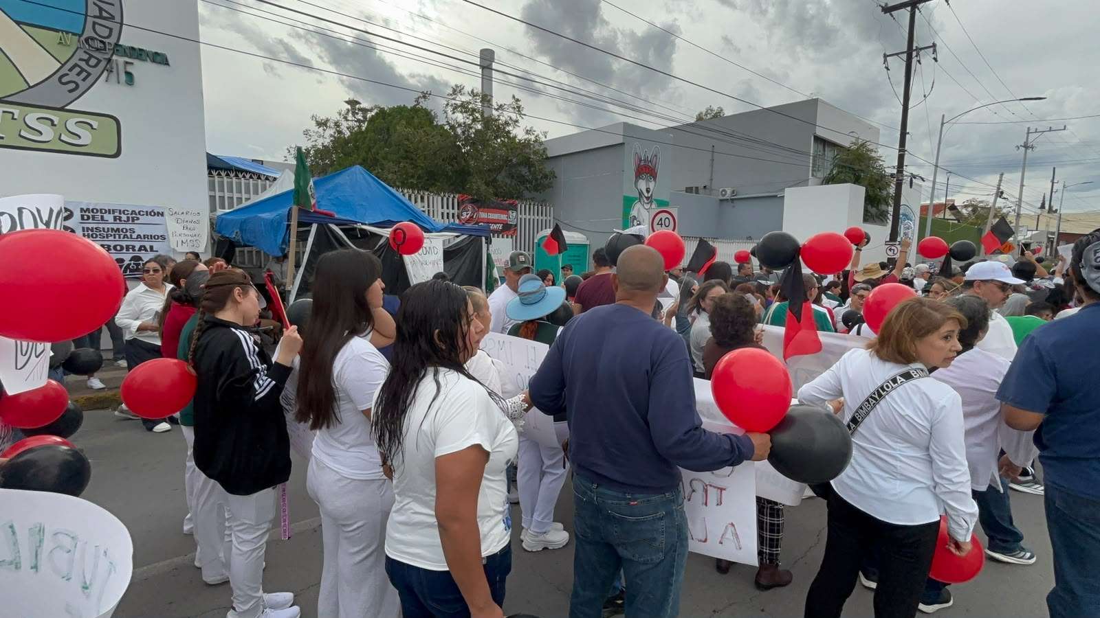 Bloquean sindicatos unidos dos carriles de la Independencia 