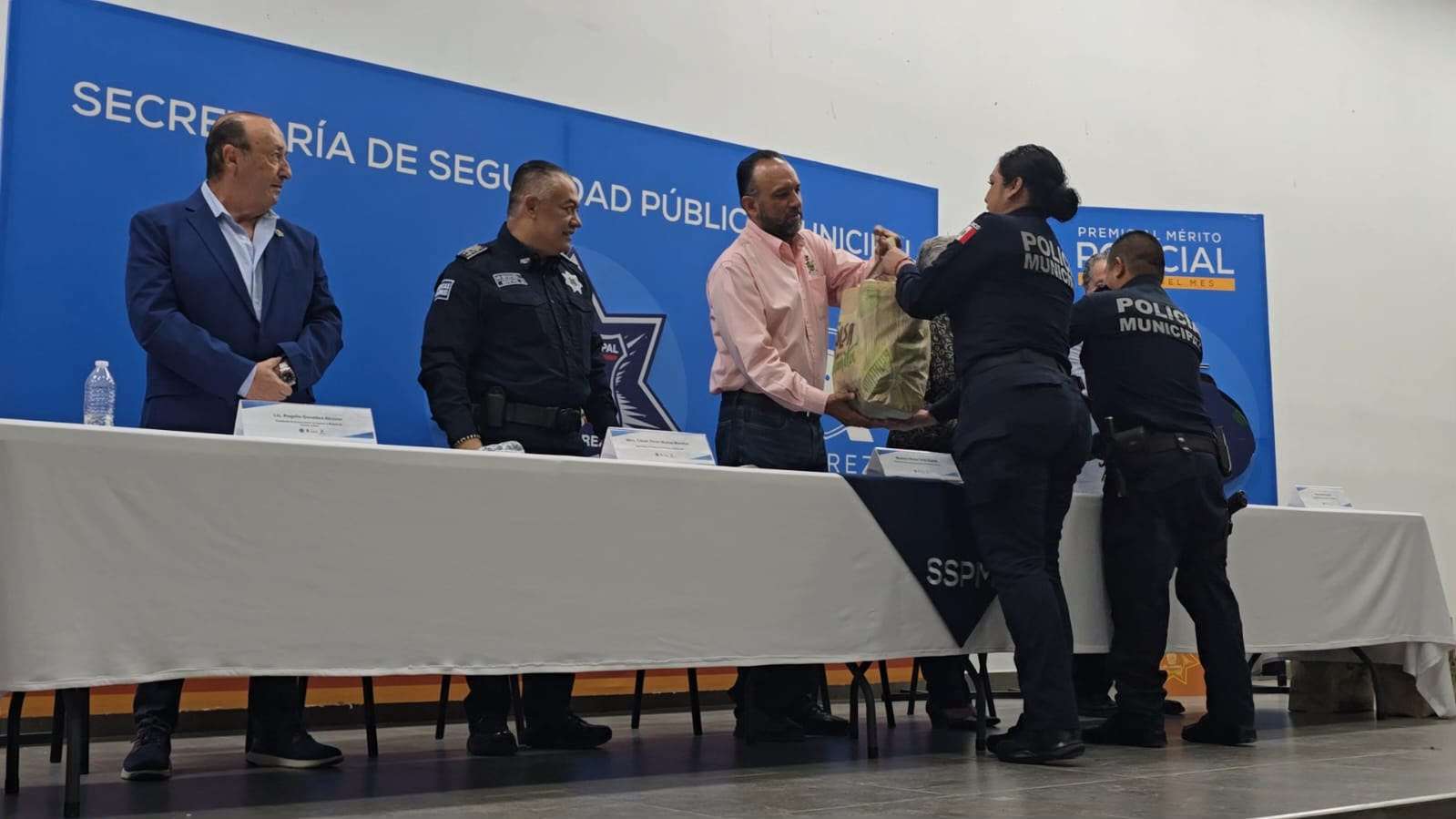 Reconocen a 60 policías municipales como elementos destacados de septiembre