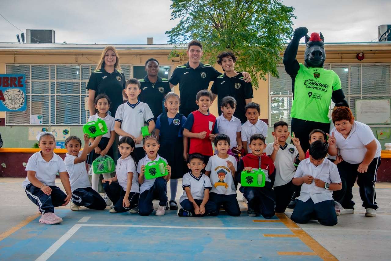 Llevan Bravos deporte y convivencia a niñas y niños de primaria 