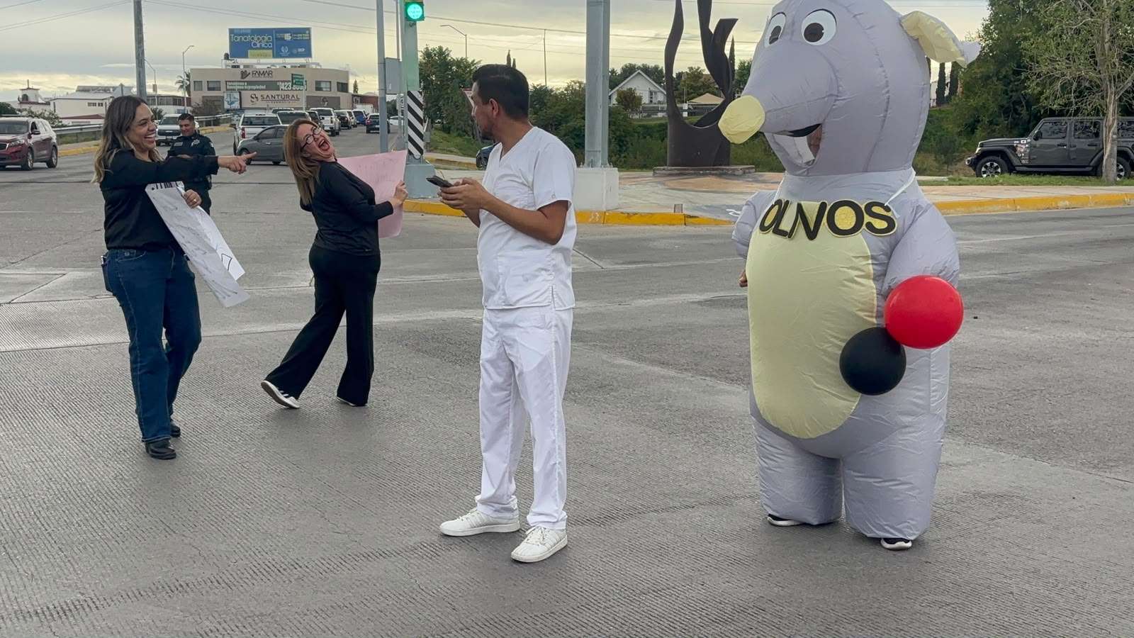 Bloquean trabajadores del Imss cantera y avenida San Felipe