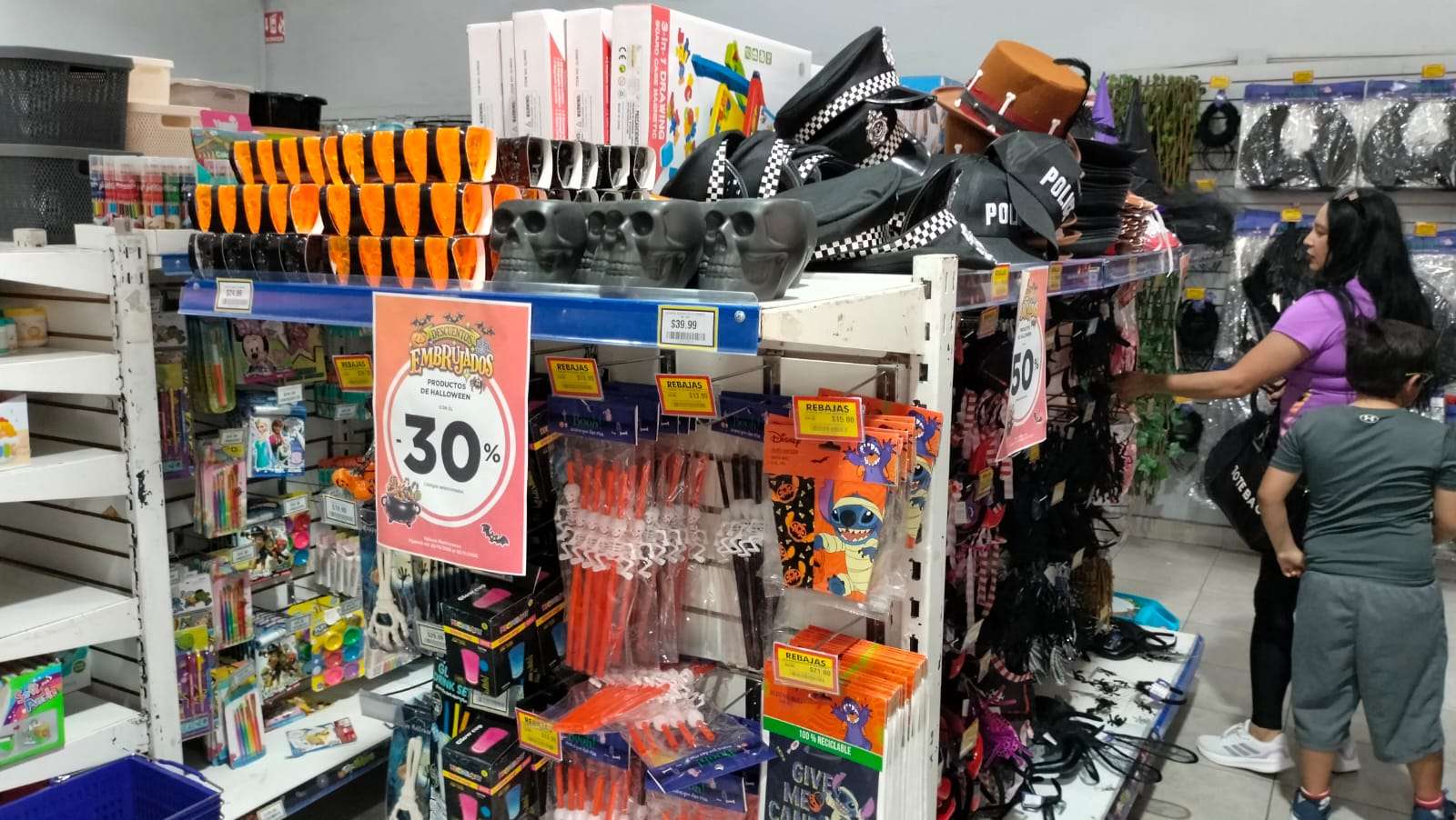 Ofrecen locales variedad en disfraces de todos los bolsillos