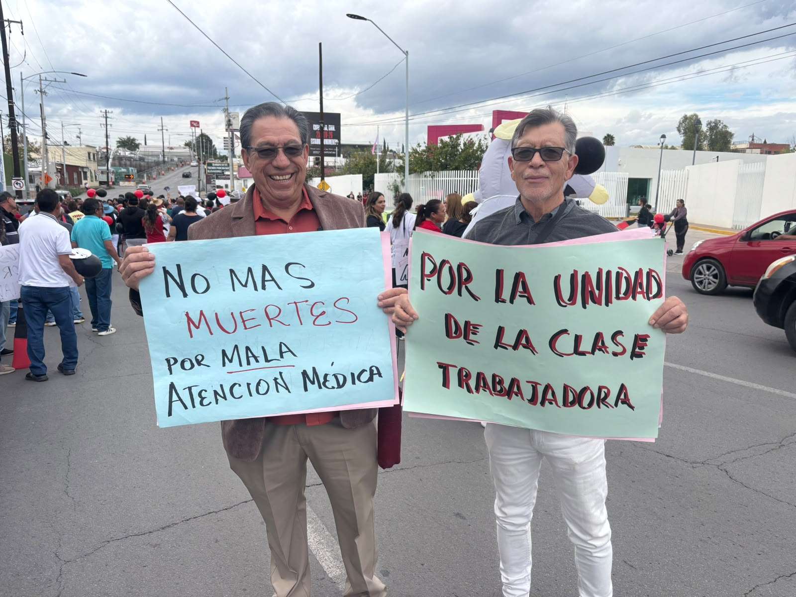 Bloquean sindicatos unidos dos carriles de la Independencia 