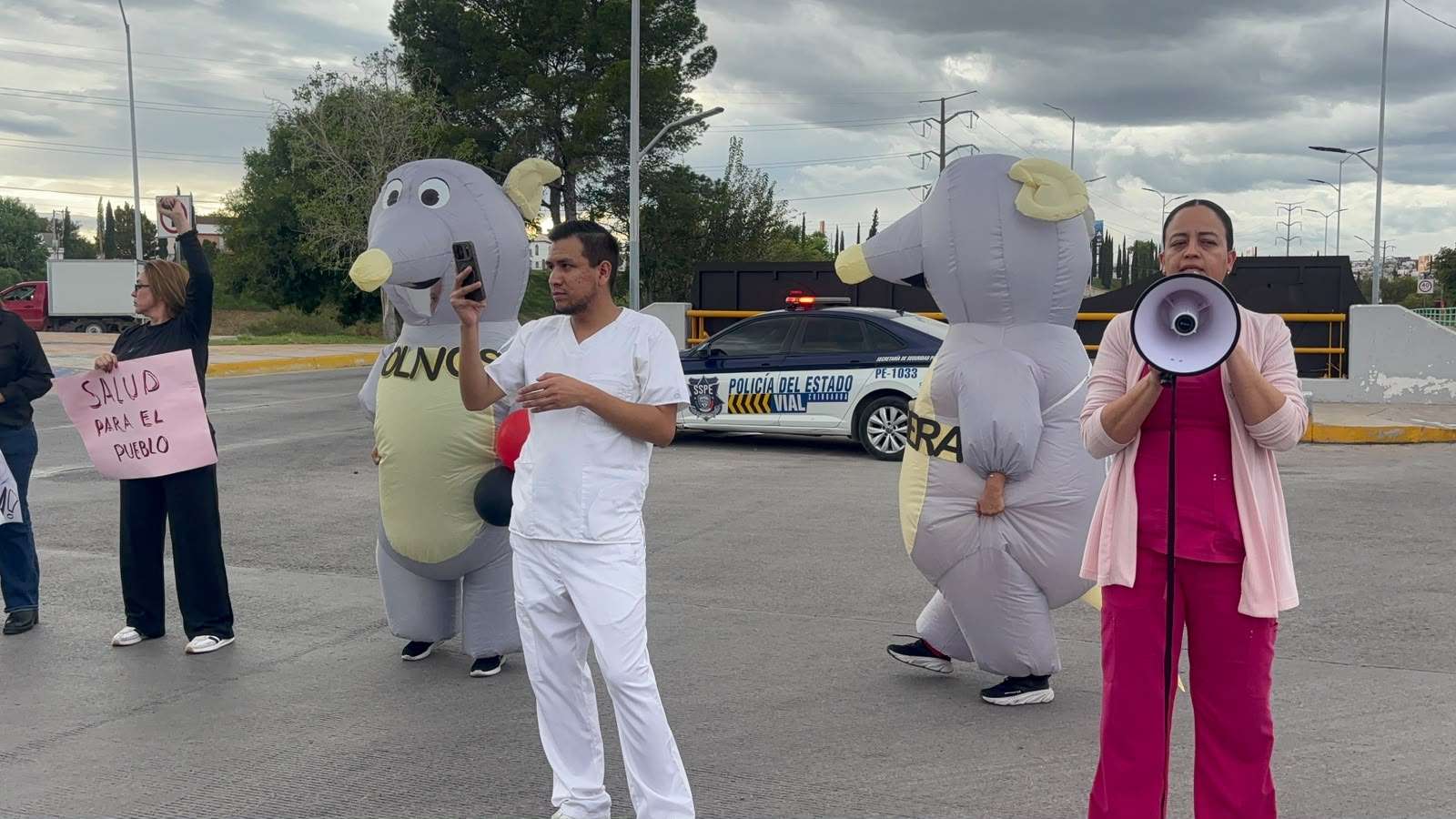 Bloquean trabajadores del Imss cantera y avenida San Felipe