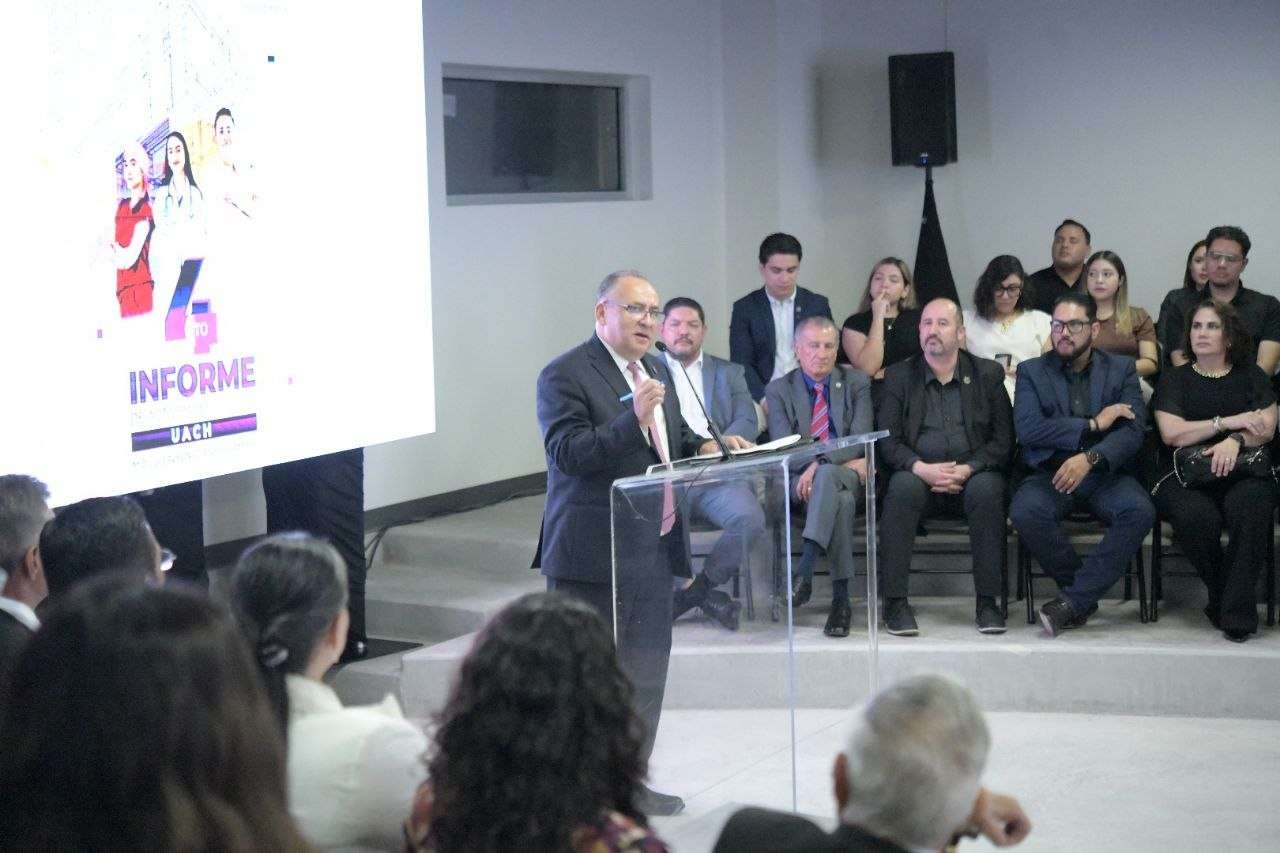 Rinde rector de la Uach 4to informe de actividades