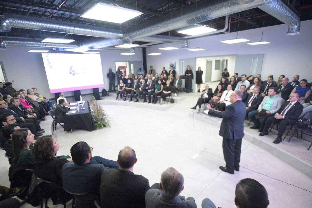 Rinde rector de la Uach 4to informe de actividades