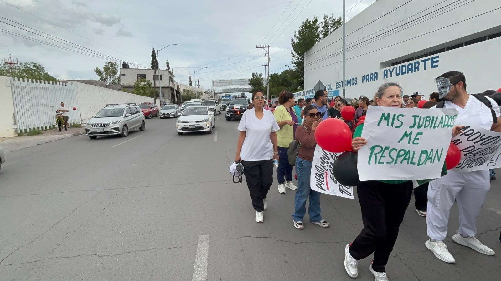 Bloquean sindicatos unidos dos carriles de la Independencia 