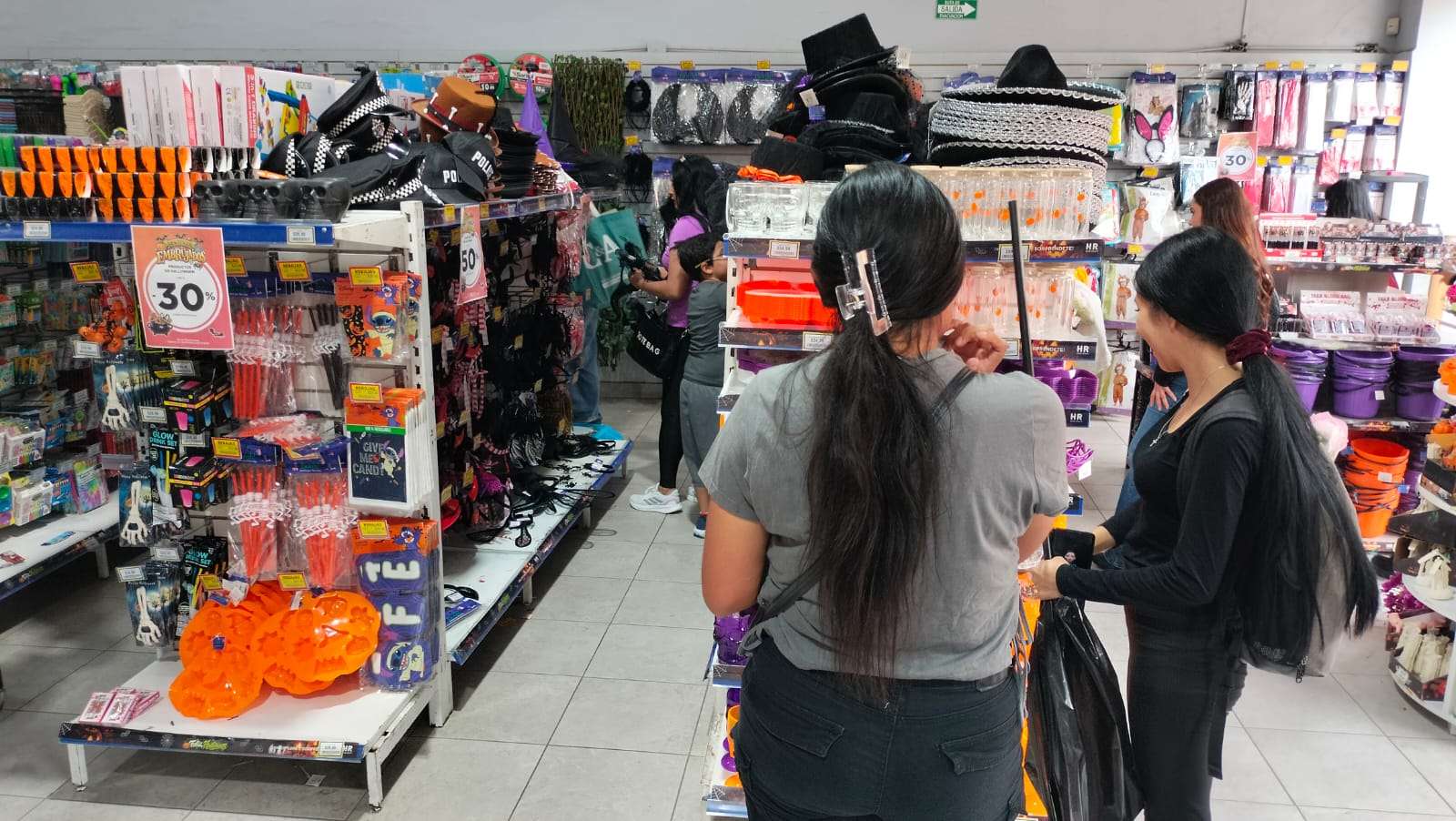 Ofrecen locales variedad en disfraces de todos los bolsillos