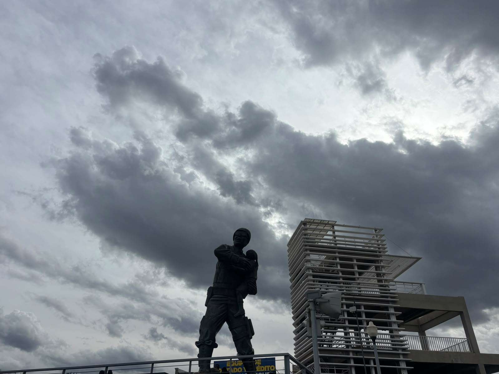 Alcanza temperatura 24°C con probabilidad de lluvia