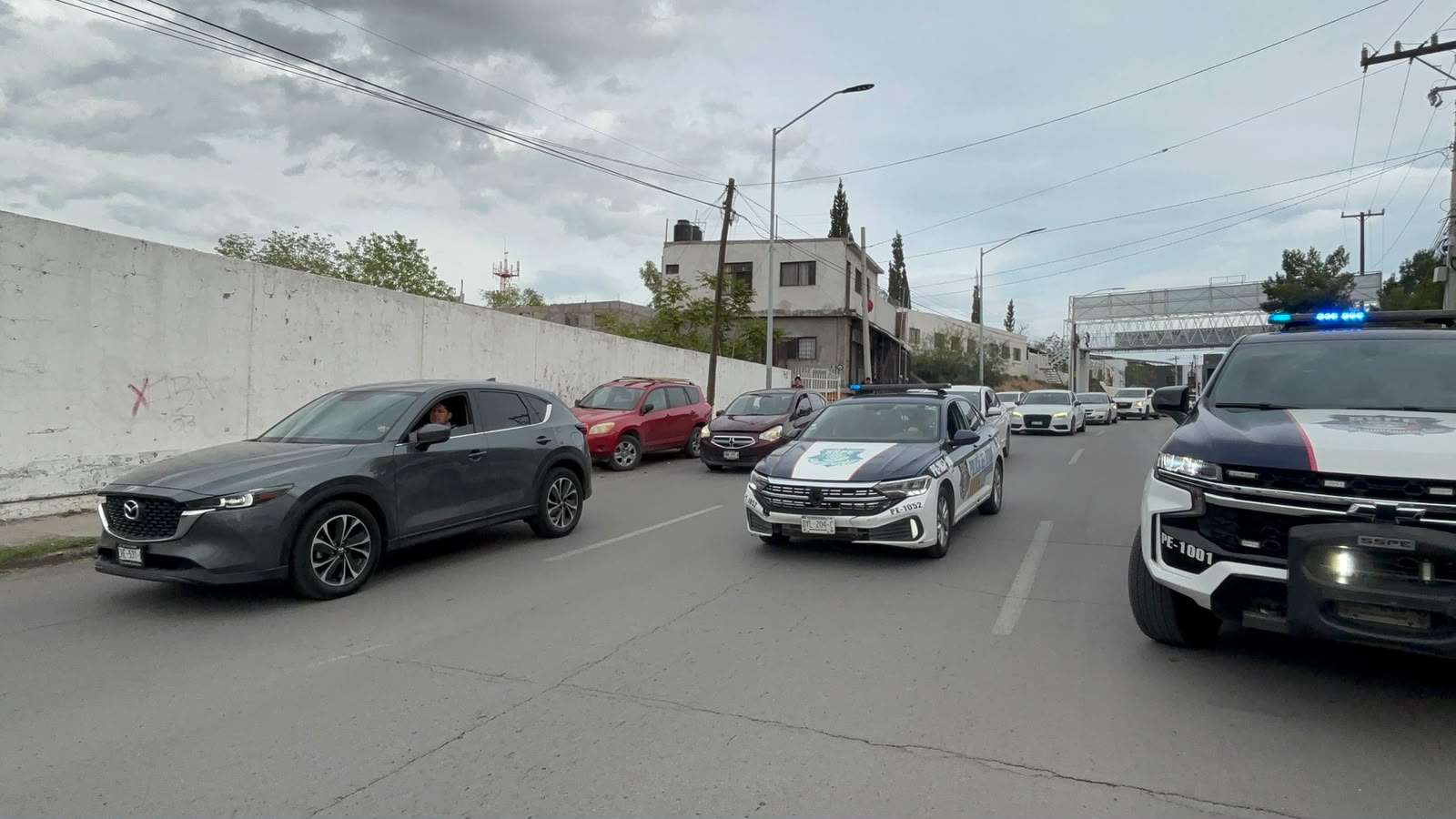 Bloquean sindicatos unidos dos carriles de la Independencia 