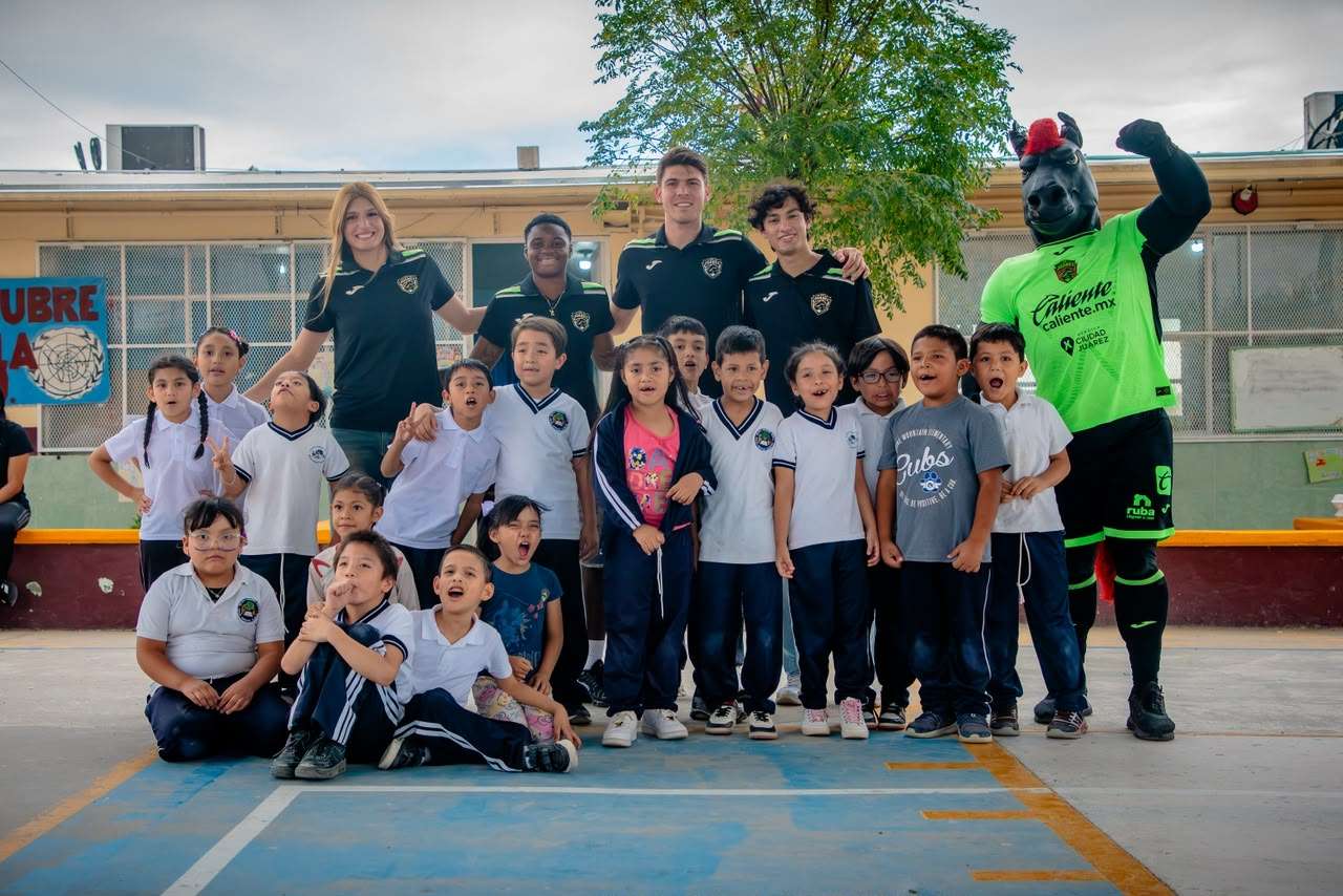 Llevan Bravos deporte y convivencia a niñas y niños de primaria 