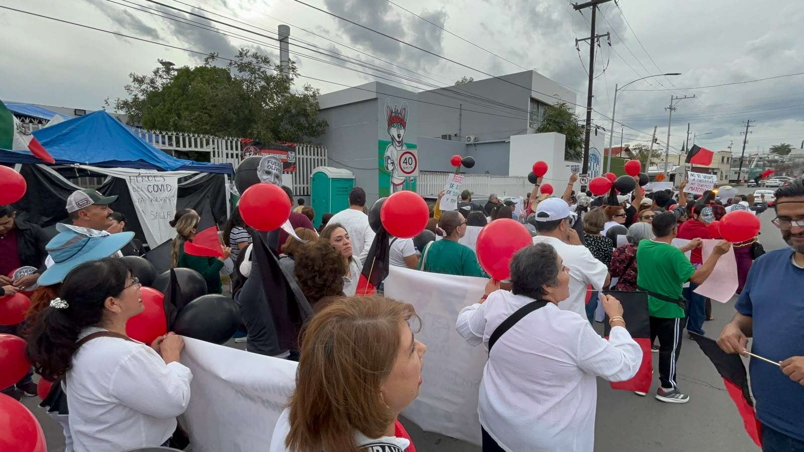 Bloquean sindicatos unidos dos carriles de la Independencia 