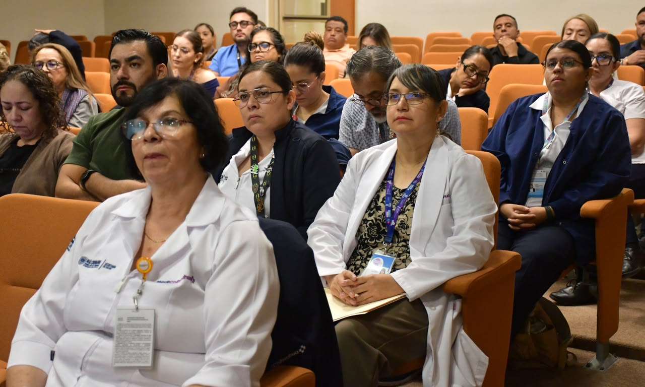 Capacitan sobre salud materna a personal médico