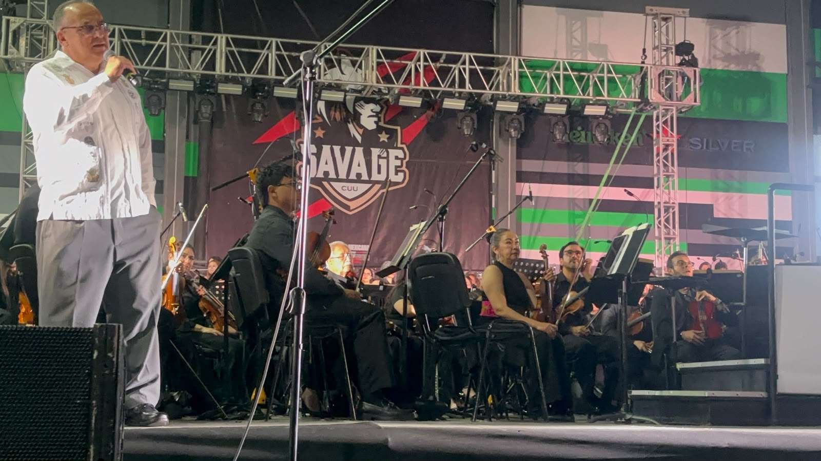 Rinden Uach y Uacj homenaje al Divo Juan Gabriel