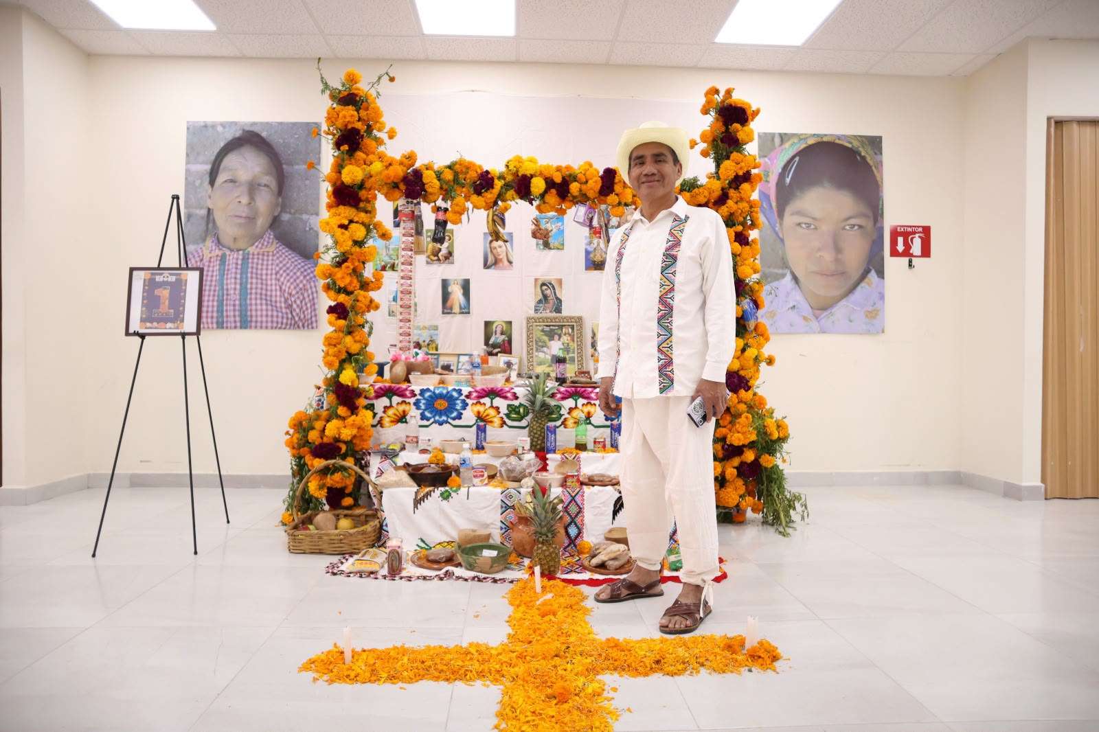 Realizan concurso de Altares de Muertos de los pueblos originarios