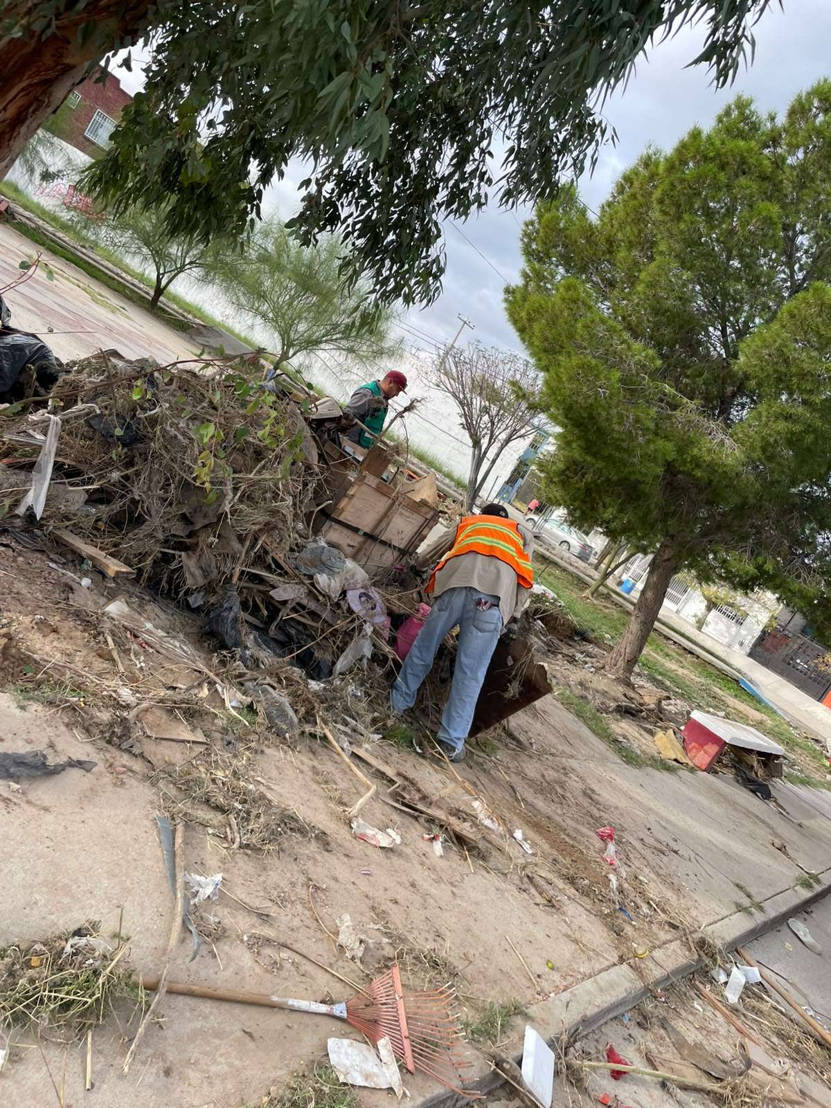 Continúa limpieza de arroyos y tierra de arrastre