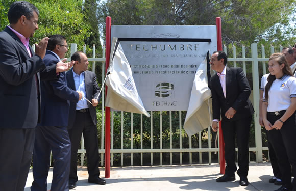 Develación de la placa