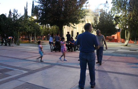 Familias con esparcimiento sano 