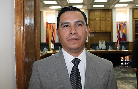 Trabajo mata grilla: dice Magistrado Gerardo Acosta a sus detractores