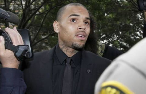 Vende Chris Brown su mansión en Hollywood Hills